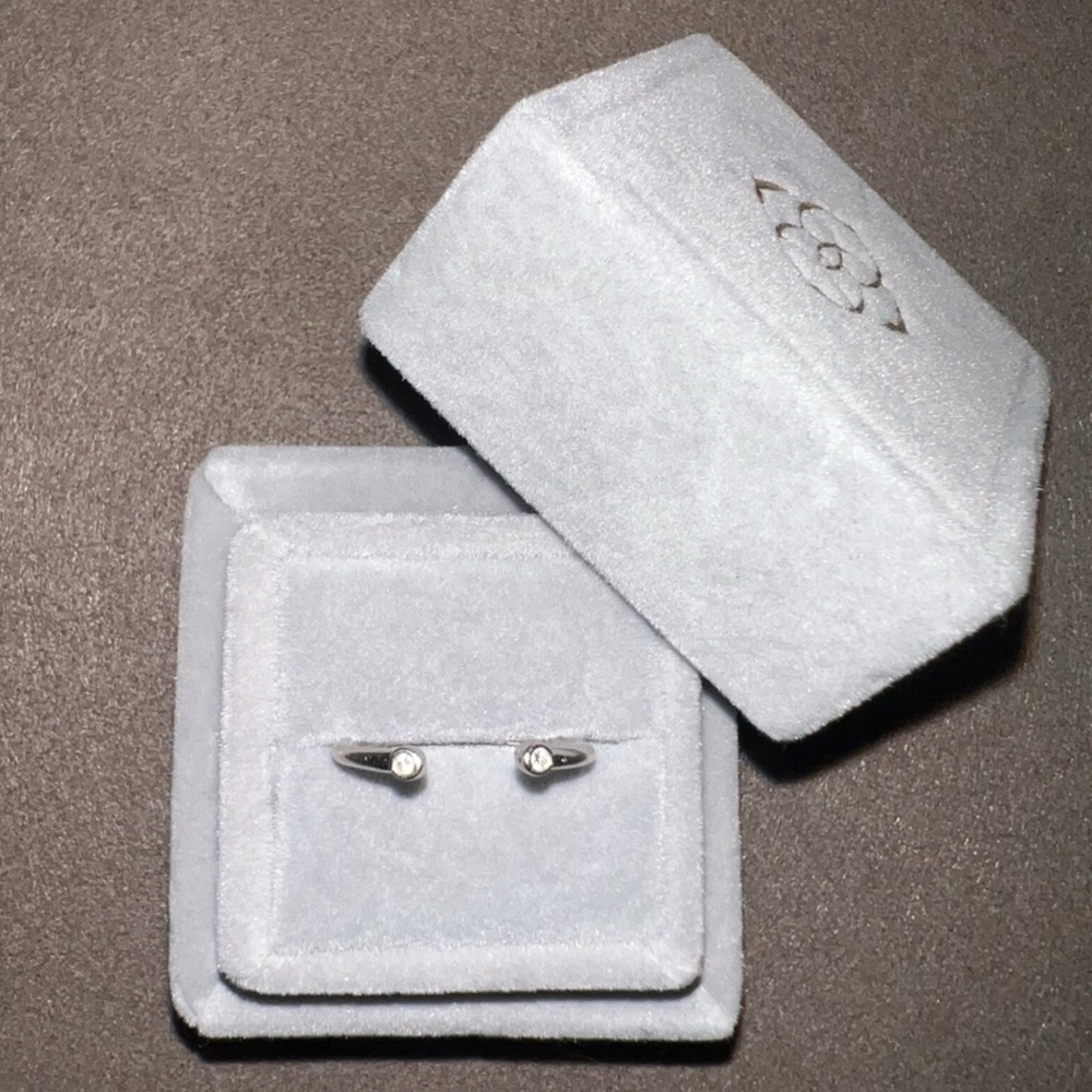 Kendra Scott 14k white gold and diamond ring.